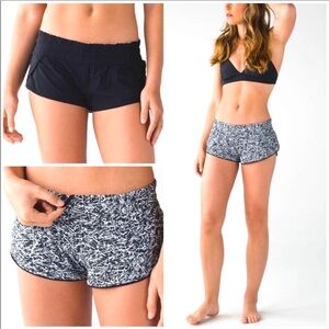 Lululemon Reversible Surf Shorts Women’s 6 Black/White Freckle Flower 2”